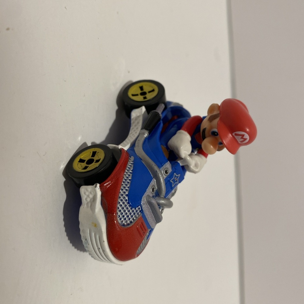 Mario Kart Mario Sneeker Car Hot‎ Wheels 1:64 Scale GBG30 Diecast Vehicle Used